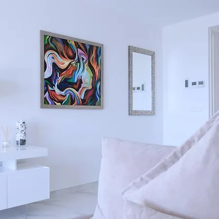 Contemporary 8 Min To Puerto Banus 埃斯特波纳
