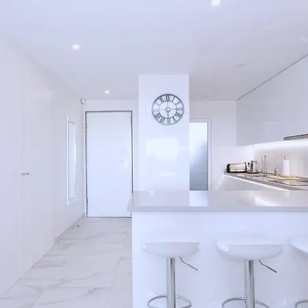 Contemporary 8 Min To Puerto Banus 埃斯特波纳